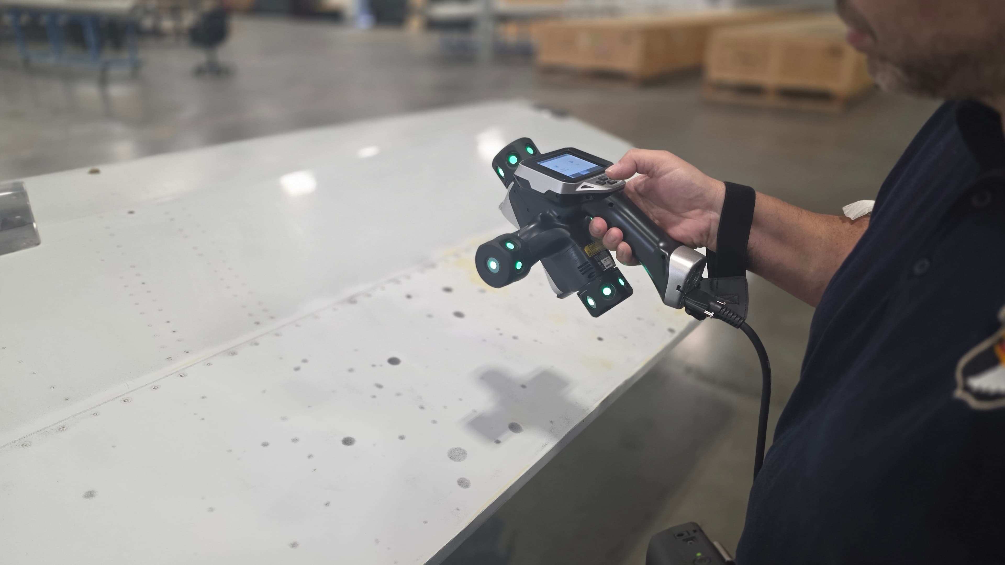 Structured‑light 3D scanner on an aircraft control surface